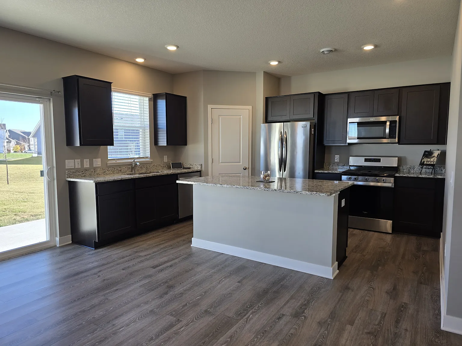 Gorgeous 4 Bedroom Home for Rent in Shakopee!! — Photo 2