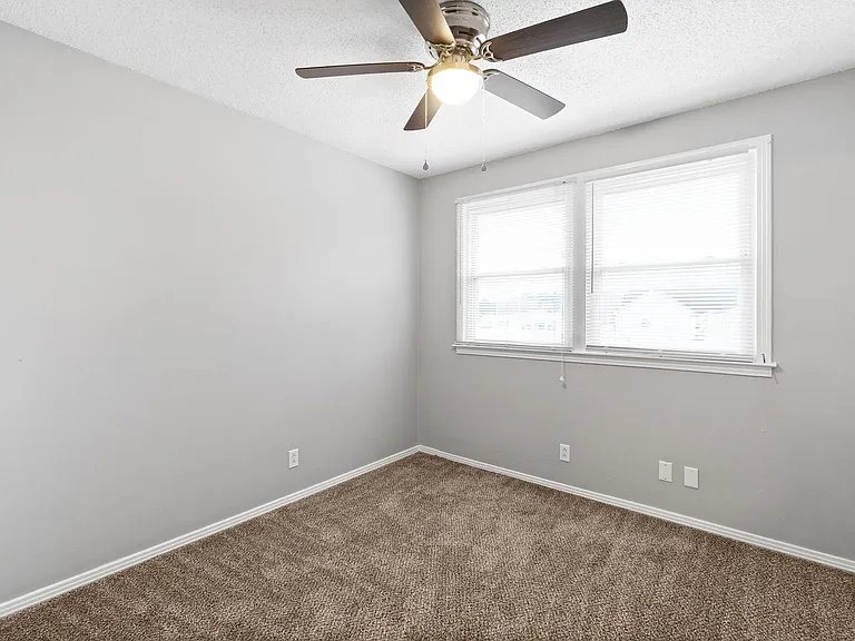 219 Taft Dr #2 — Photo 11