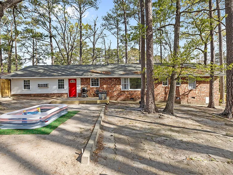 2125 Forest Hills Dr — Photo 28