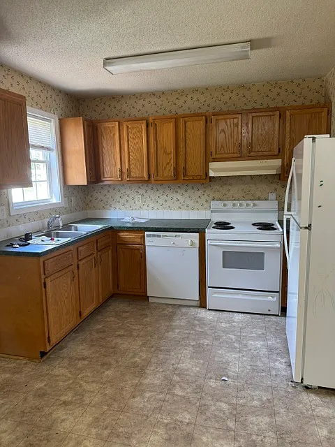 170 Victoria Court - B — Photo 4