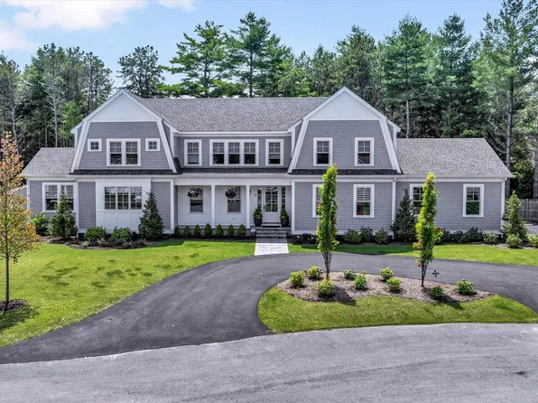 14 Willow Circle, Mashpee, MA 02649