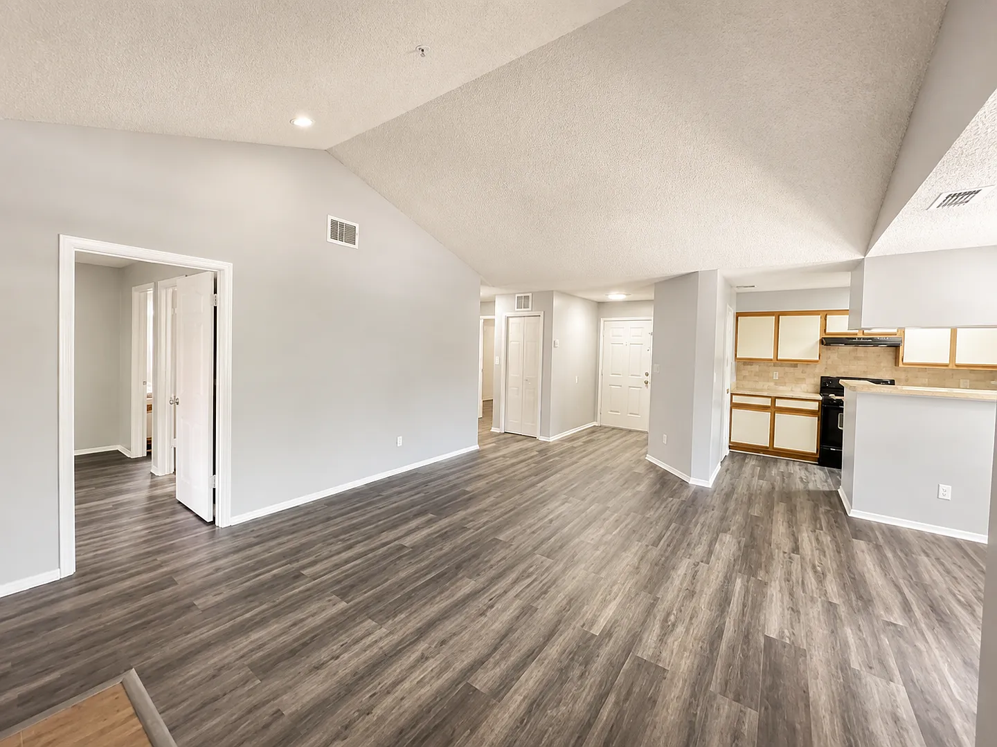 2 Bed / 2 Bath Condo in Gated Community. In Altamonte Springs, Available Now! — Photo 4
