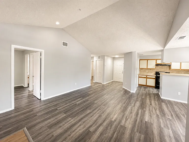 234 Afton Sq — Photo 4