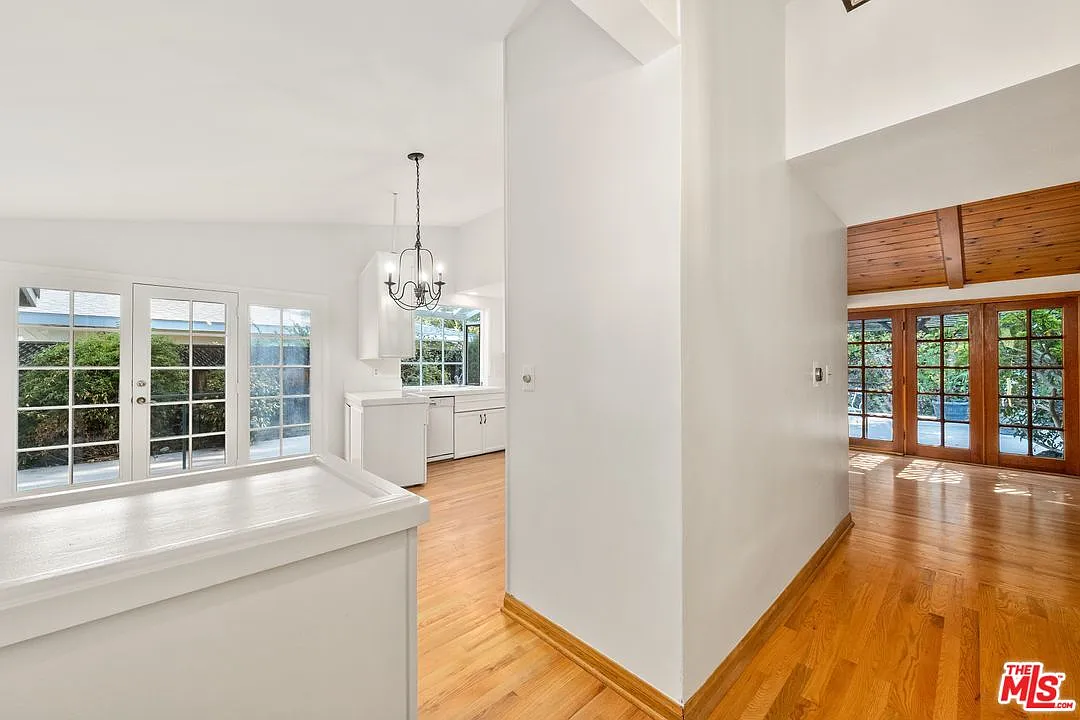 3 bed, 2.0 bath, 1450 sqft, $4,595 — Photo 4