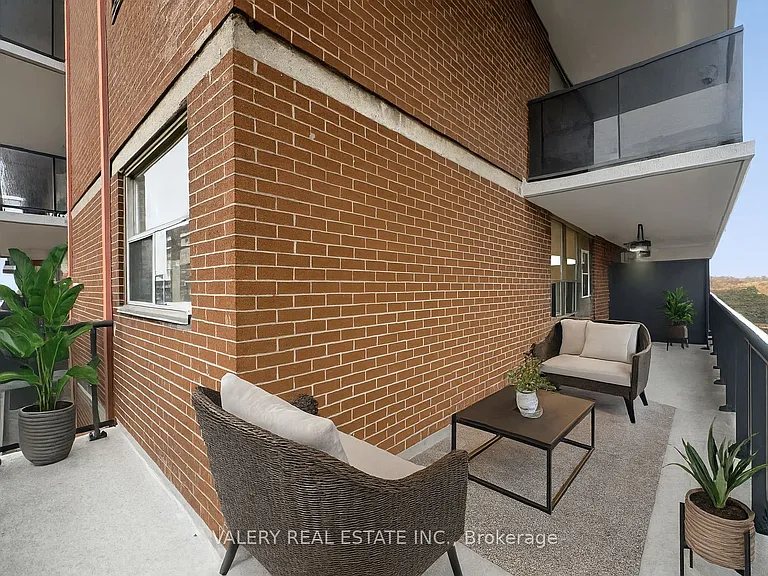 70 Park St E #906 — Photo 9