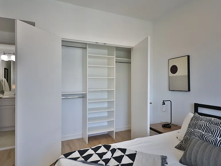231 W Johnson Street — Photo 8