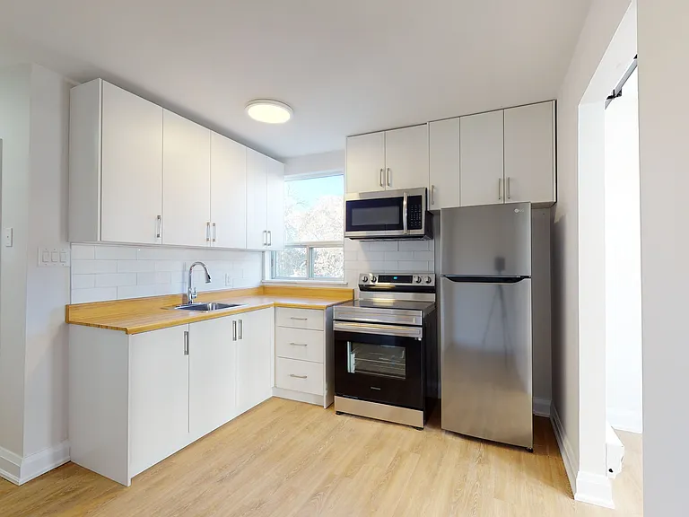 399 Dupont St — Photo 9