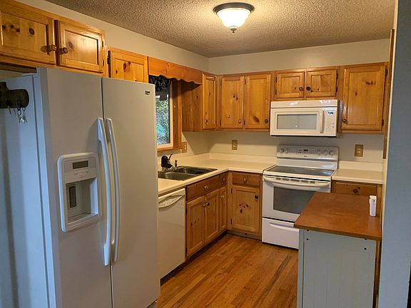 5th image of 55 Laurel Spring Dr