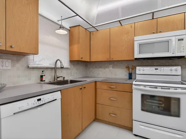 6080 NW 44th Street #214, Lauderhill, FL 33319