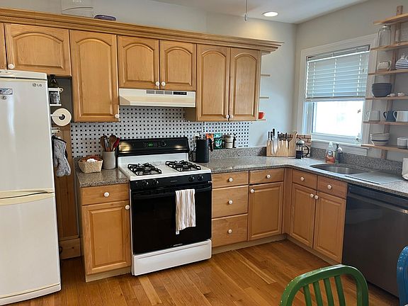 5th image of 70 Wren St #1
