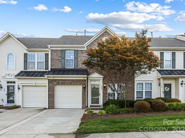 128 Autumn Falls Dr, Clover, SC 29710