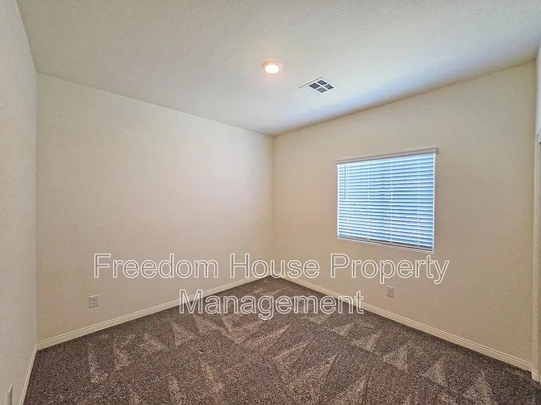 56 Pioneer Range Ave — Photo 9