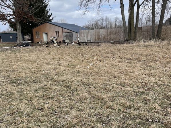 237 W Castle Rd, Fostoria, MI 48435