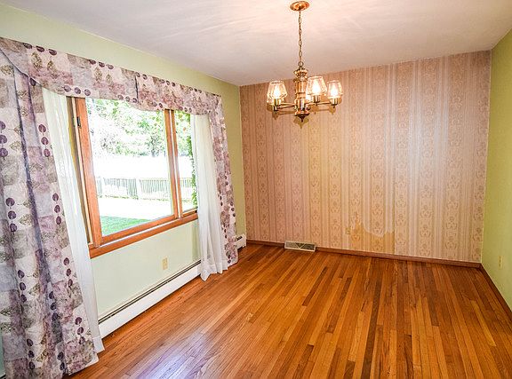 3rd image of 24020 W Union St
