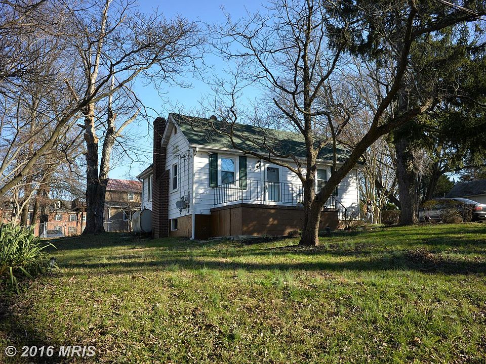 2nd image of 904 Old Walnut St