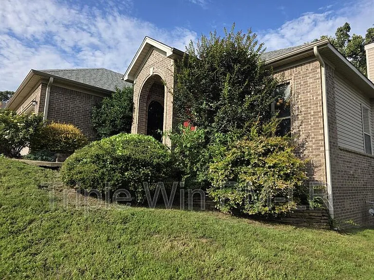 1901 Hidden Creek Dr — Photo 3