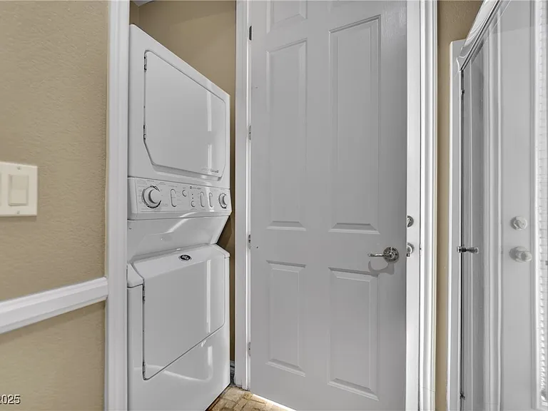 1004 Golden Age Ct — Photo 23