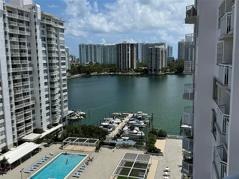 18031 Biscayne Blvd #1402 — Photo 11