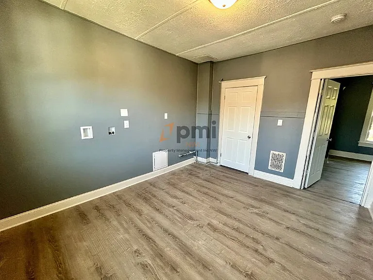 416 E 9th St #2 — Photo 21
