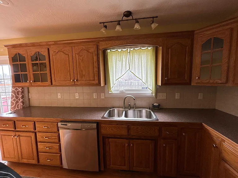 812 E Spring Dr — Photo 19
