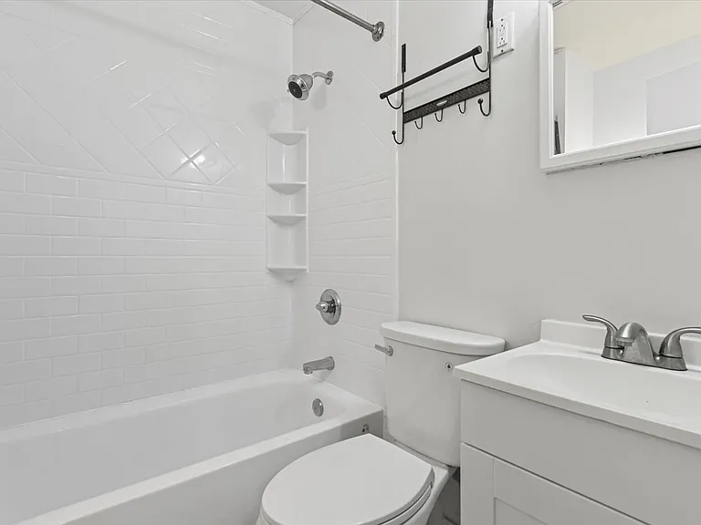 2530 E North St #3D — Photo 5