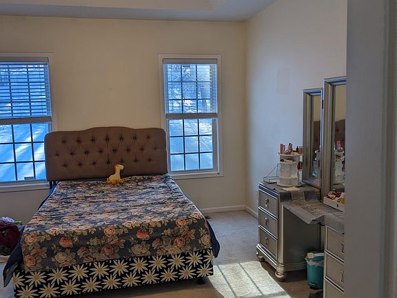 4th image of 2025 Willow Hill Dr