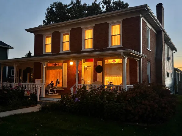 110 W Mason St, Lena, IL 61048