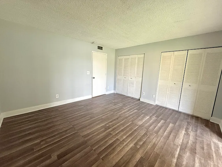 1722 Meadows Cir #W — Photo 9
