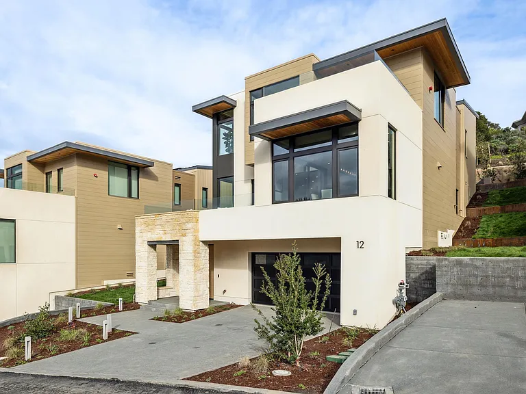 2 Oak Shore Dr — Photo 2