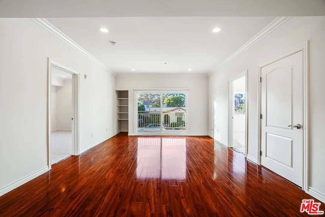 2 bed, 2.0 bath, 1200 sqft, $3,275 — Photo 2