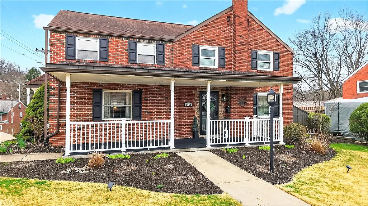 1464 Maple Ave photo 1