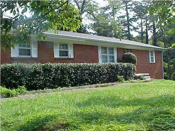 301 Signal Dr, Rossville, GA 30741