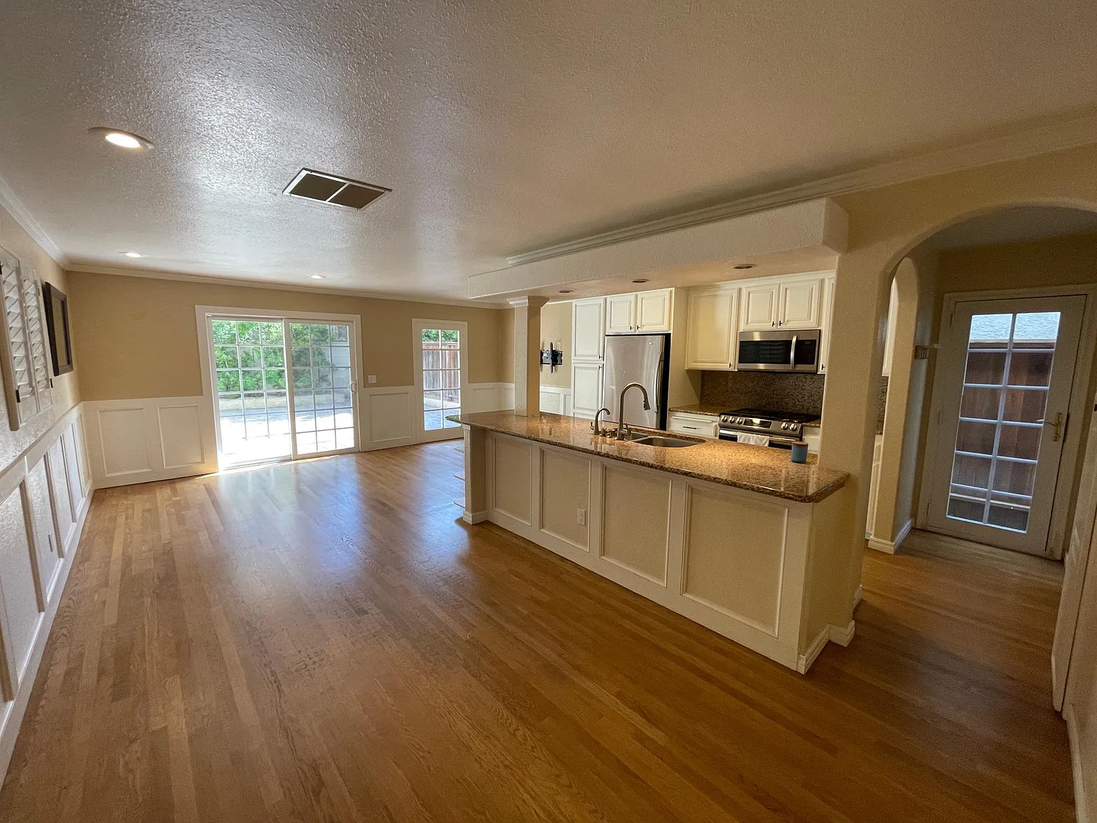 4 bed, 1482 sqft, $5,300 — Photo 2