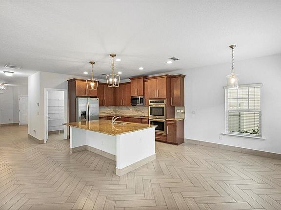4th image of 208 Sanctuary Dr