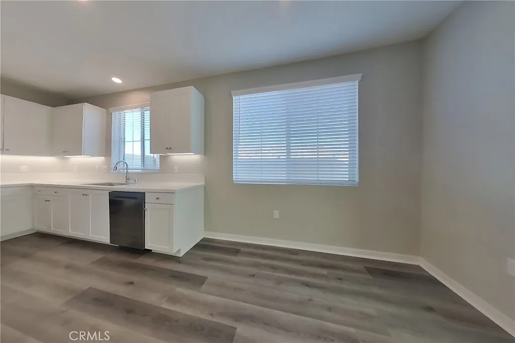 3 bed, 2.5 bath, 1532 sqft, $3,439 — Photo 3