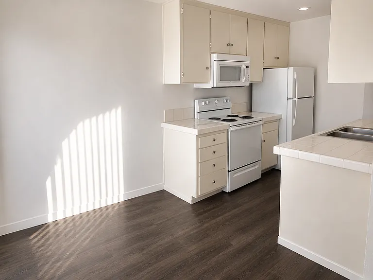 1433 Thomas Ave #11 — Photo 2