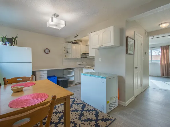 892 Abbottsfield Rd NW, Edmonton, AB T5W 4R4