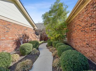 304 Valley Forge Ct, Chesterfield, MO