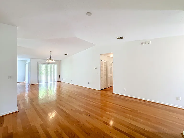 6416 Las Palmas Way — Photo 8