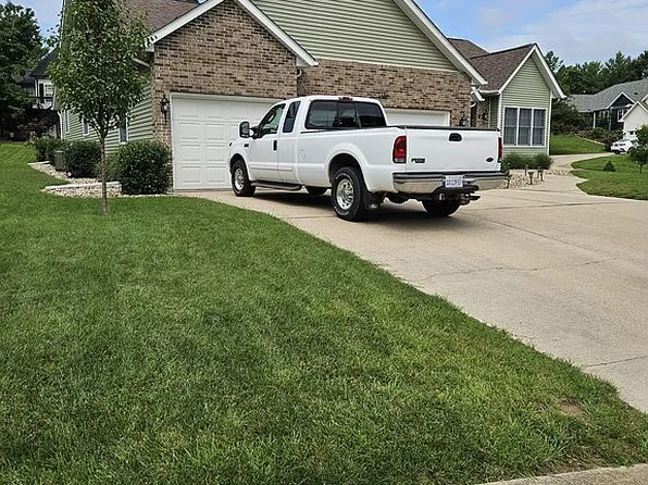 18 Fox Hill Dr, Carlinville, IL 62626