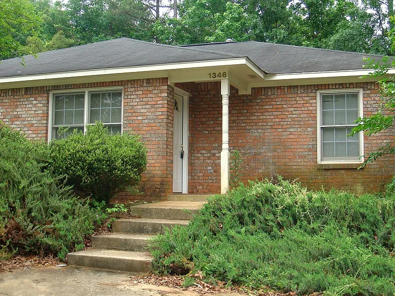 1343 Kent Dr — Photo 1