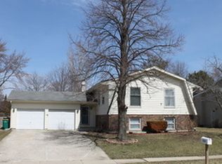 1709 Russet Ln, Sycamore, IL 60178