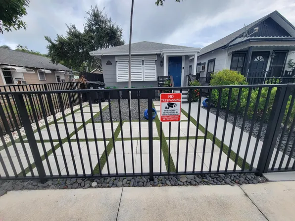 322 S Lake Dr, Lake Worth, FL 33462