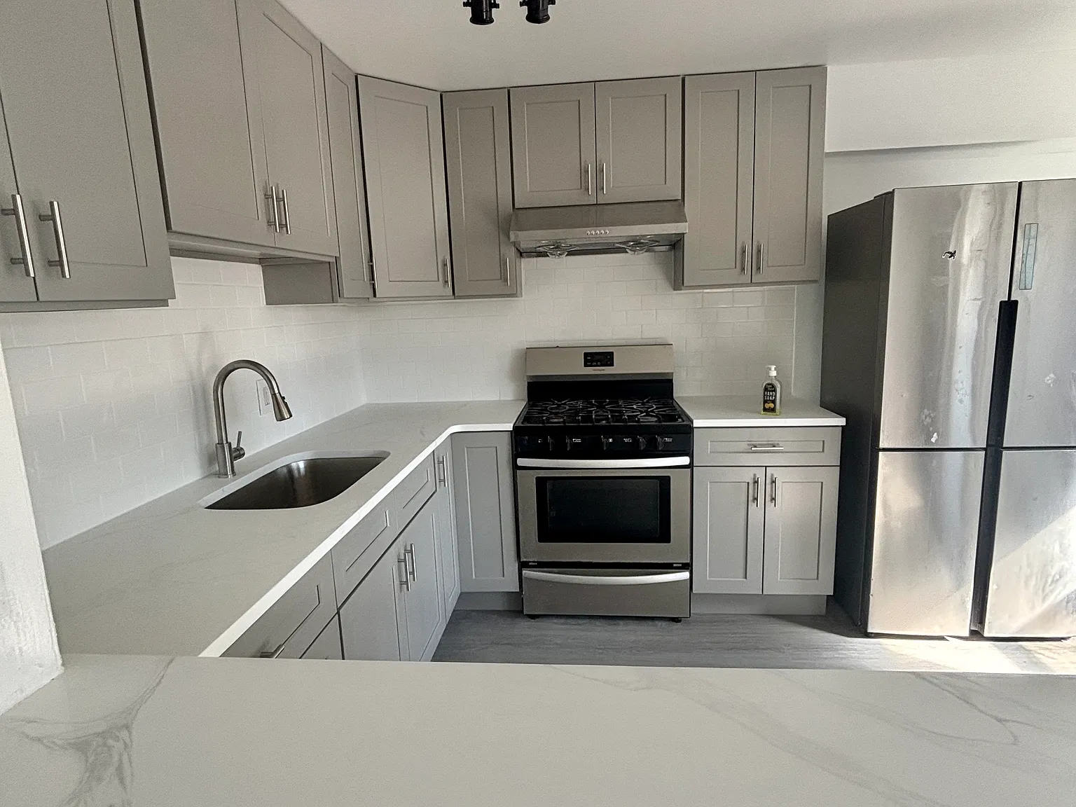 3 bed, 1.5 bath, 1360 sqft, $2,400 — Photo 4