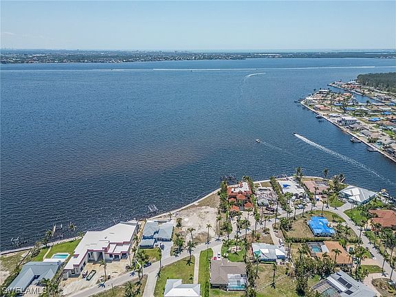 2nd image of 238 Bayshore Dr