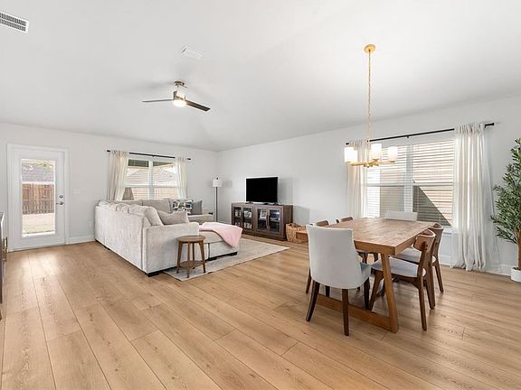 4th image of 25093 SW 23rd Rd