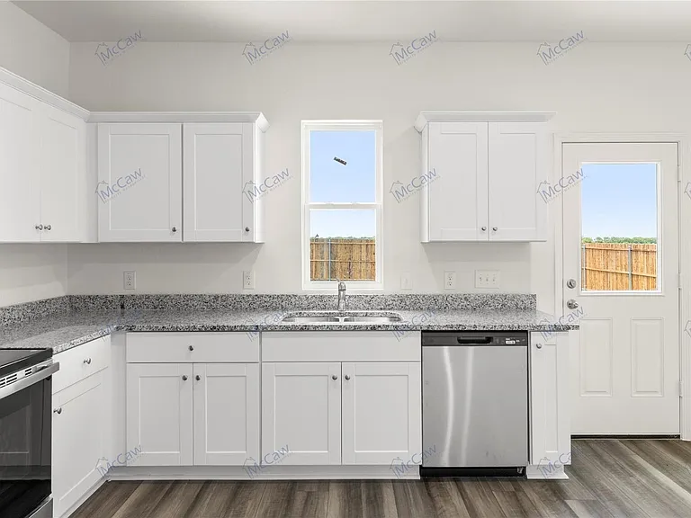 5919 Sahara Dr — Photo 10