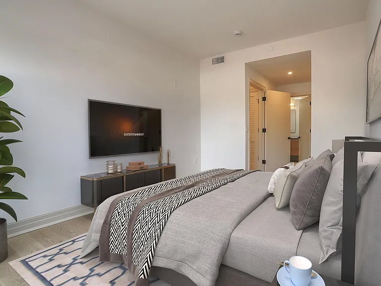 921 Madison St #205 — Photo 11