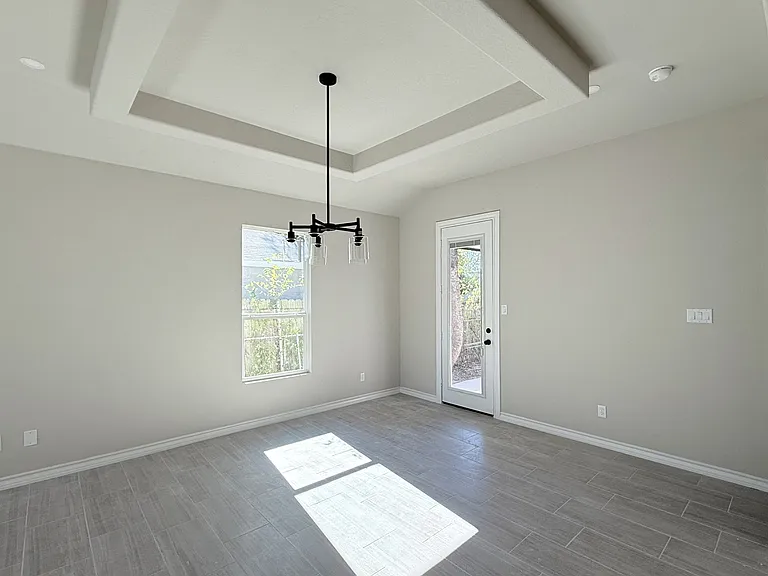 411 Moselle Ave — Photo 5