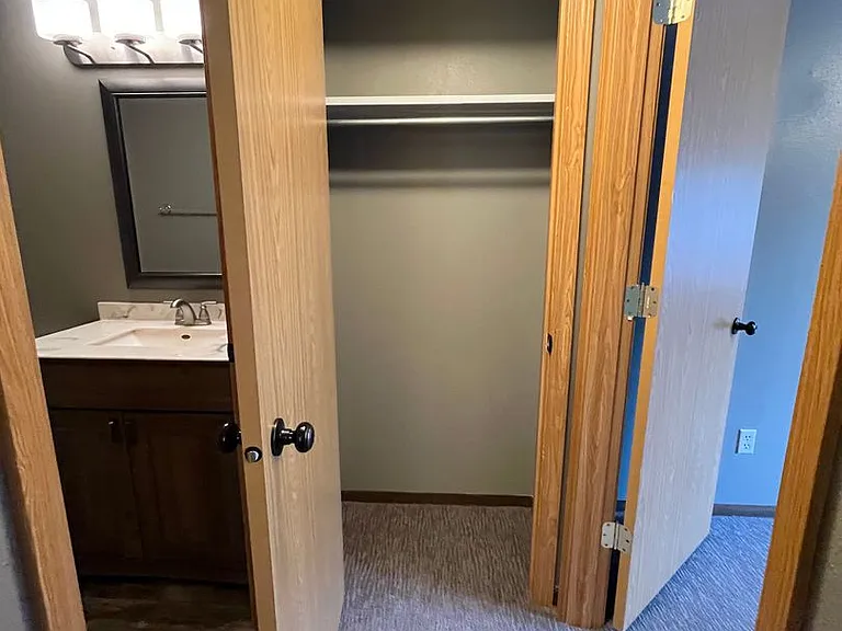 4307 S Locust Dr — Photo 10